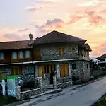 Konaku Affittacamere Qender Tomin