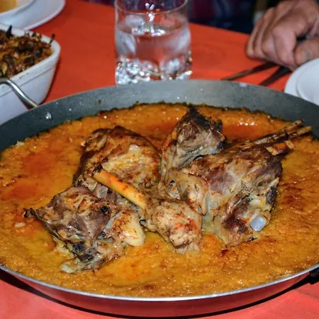 Pensjonat Konaku Qender Tomin