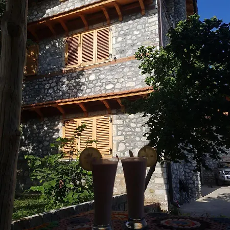 Konaku Πανσιόν Qender Tomin