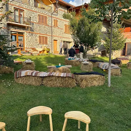 Pensjonat Konaku Qender Tomin