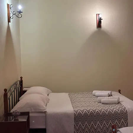 Pensjonat Konaku Qender Tomin