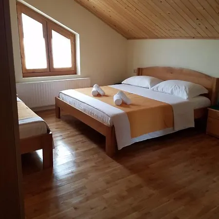 Konaku ゲストハウス Qender Tomin