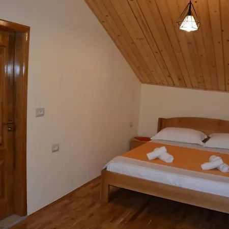 Konaku ゲストハウス Qender Tomin